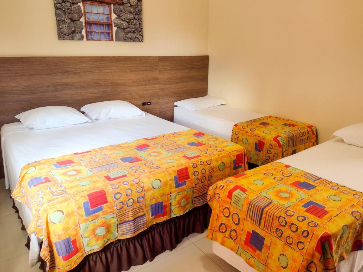 פנייה Hotel Acoriano מראה חיצוני תמונה